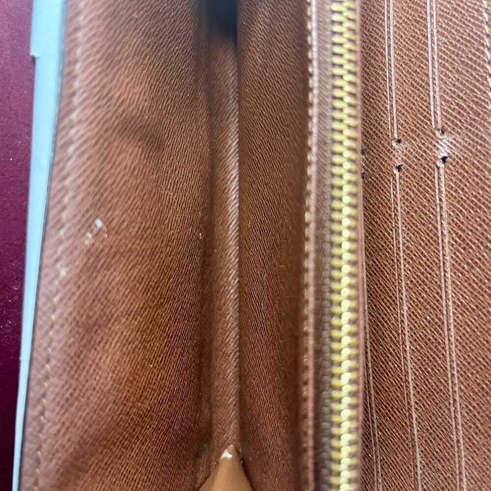 Louis Vuitton Monogram Sarah Wallet w Dust Bag and Box Pre-loved - Picture 8 of 14